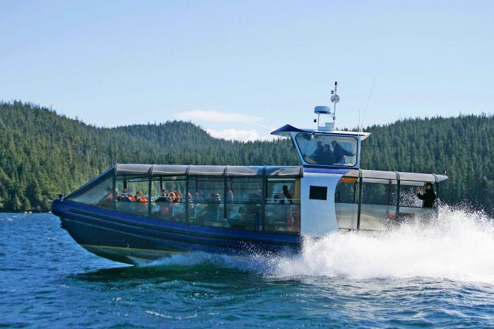 a small boat in a body of water
