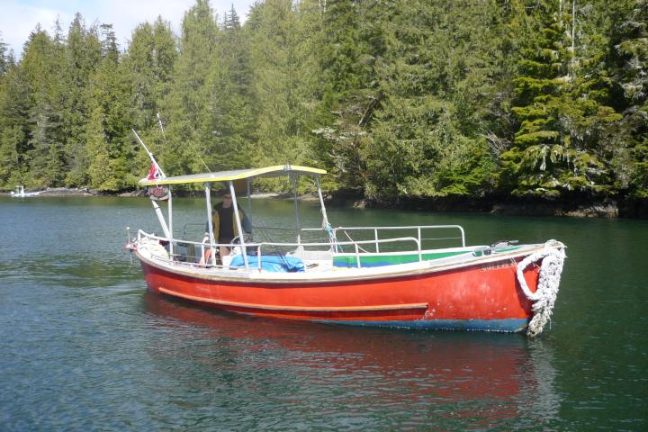 a small boat in a body of water